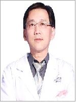 邱育德